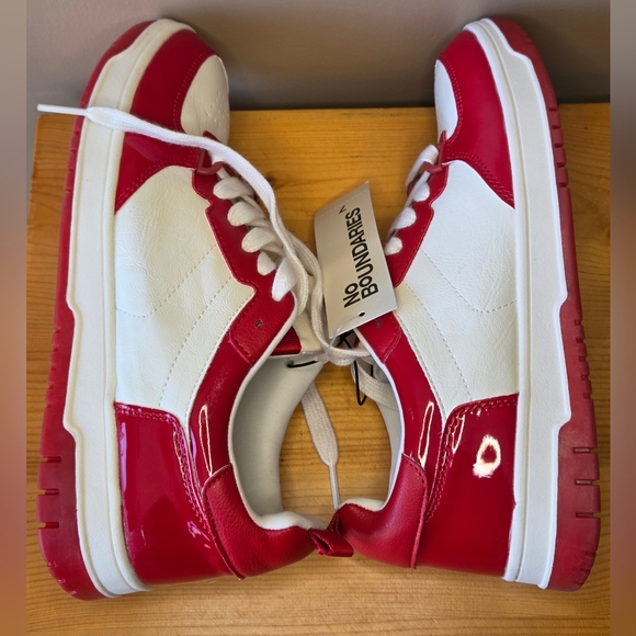 Women's 7/8 No Boundaries Red and White Sneakers Tennis Shoes New w/Tags - Picture 3 of 7